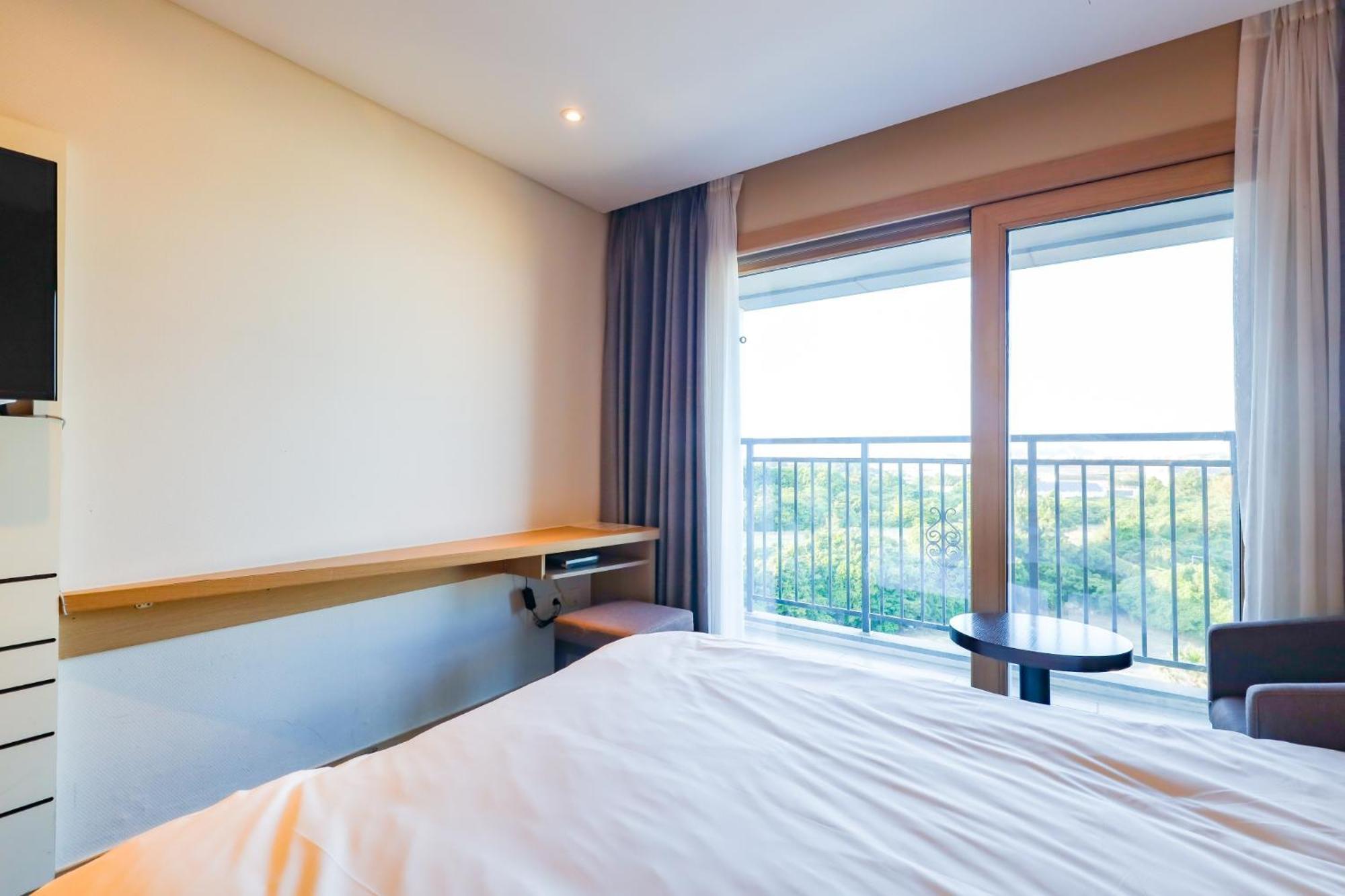 From H The Best Hotel Jeju Seongsan Seogwipo Exterior photo
