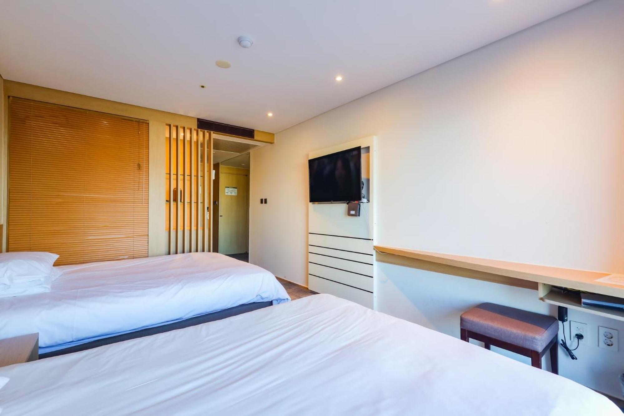From H The Best Hotel Jeju Seongsan Seogwipo Exterior photo