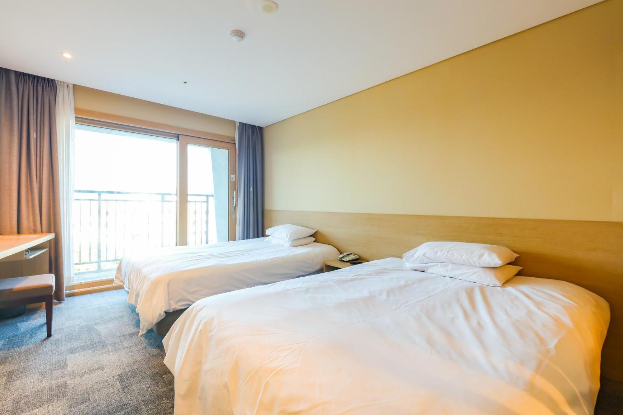 From H The Best Hotel Jeju Seongsan Seogwipo Exterior photo