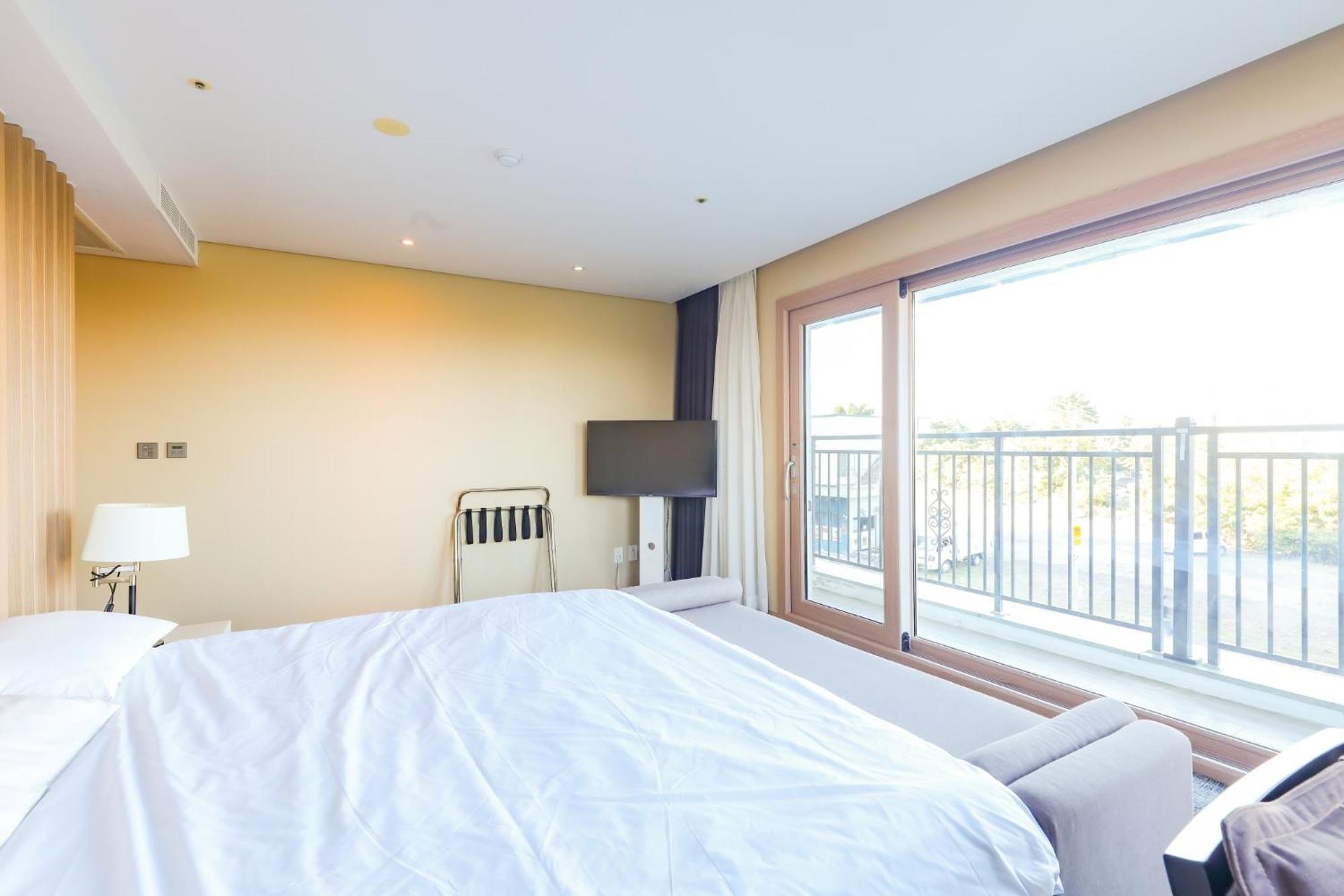 From H The Best Hotel Jeju Seongsan Seogwipo Exterior photo