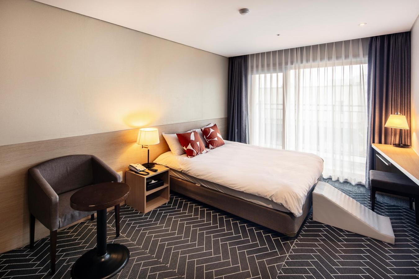 From H The Best Hotel Jeju Seongsan Seogwipo Exterior photo