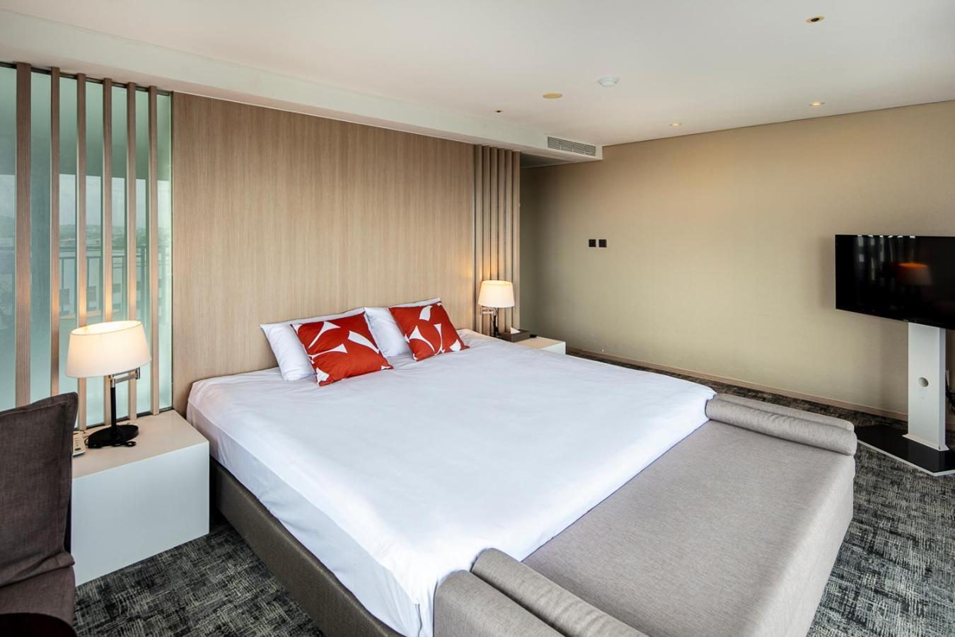 From H The Best Hotel Jeju Seongsan Seogwipo Exterior photo